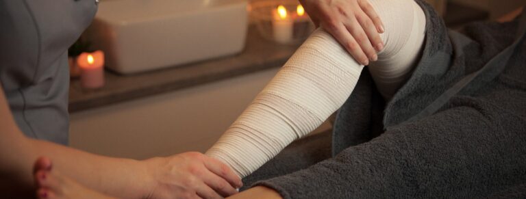 Lymphdrainage bei Ödemen: Hilfe bei geschwollenen Beinen
