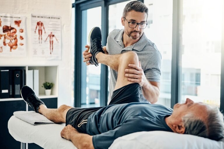 Krankengymnastik zur Prävention von Sportverletzungen: Fit und sicher im Training
